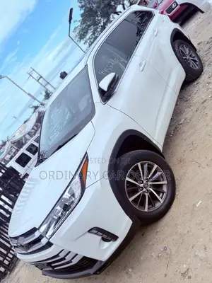 Toyota Highlander XLE 4x2 V6 (3.5L 6cyl 8A) 2018 White