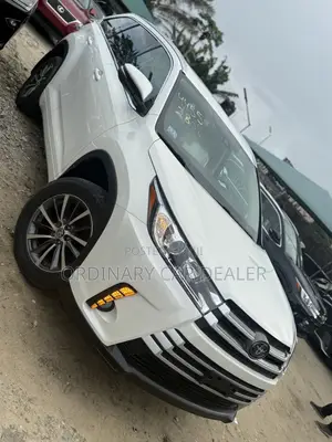 Toyota Highlander XLE 4x2 V6 (3.5L 6cyl 8A) 2018 White