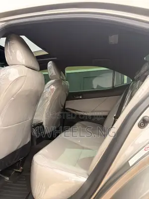 Lexus IS 250 4WD 2014 Gold