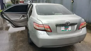 Toyota Camry 2.4 SE Automatic 2008 Gray