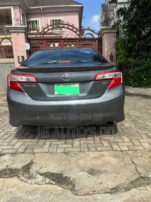 Toyota Camry SE 4dr Sedan (2.5L 4cyl 6A) 2013 Gray