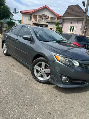 Toyota Camry SE 4dr Sedan (2.5L 4cyl 6A) 2013 Gray