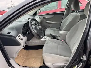 Toyota Corolla LE 4dr Sedan (1.8L 4cyl 4A) 2011 Gray