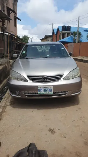 Toyota Camry LE 4dr Sedan (2.4L 4cyl 5A) 2005 Gray