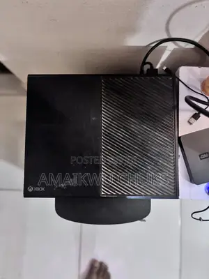 Xbox One With 2 Pads and 5 Games Installed