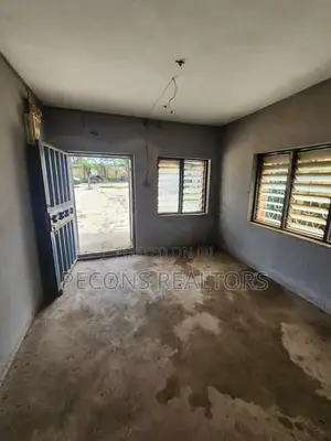 Office/Shop (3 Rooms)