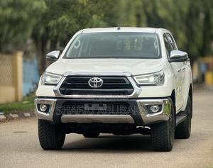 Toyota Hilux 2023 White