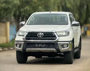 Toyota Hilux 2023 White