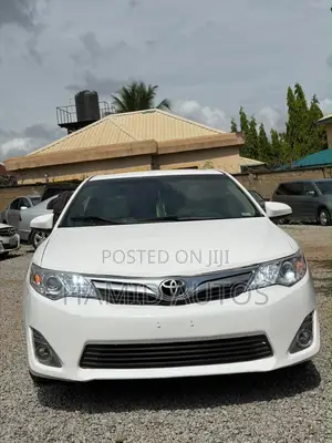 Toyota Camry XLE 4dr Sedan (2.5L 4cyl 6A) 2013 White