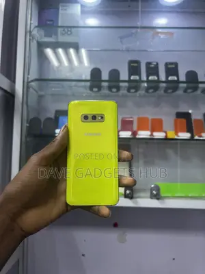 Samsung Galaxy S10e 128 GB Yellow