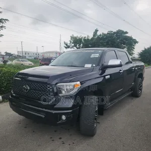 Toyota Tundra 2022 Black