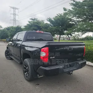 Toyota Tundra 2022 Black