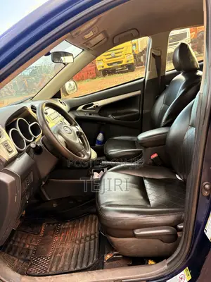 Toyota Matrix Hatchback FWD (1.8L 4cyl 5M) 2010 Blue