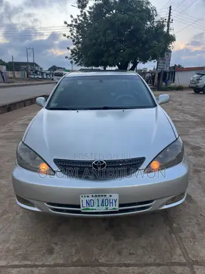 Toyota Camry LE V6 4dr Sedan (3.0L 6cyl 5A) 2004 Silver