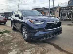 Toyota Highlander Platinum 2022 Blue