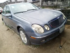 Mercedes-Benz E220 2005 Blue