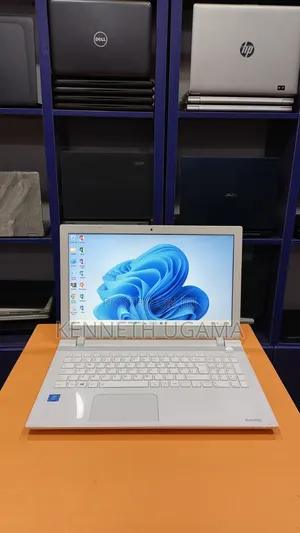 Laptop Toshiba Satellite L50 8GB Intel Celeron HDD 320GB