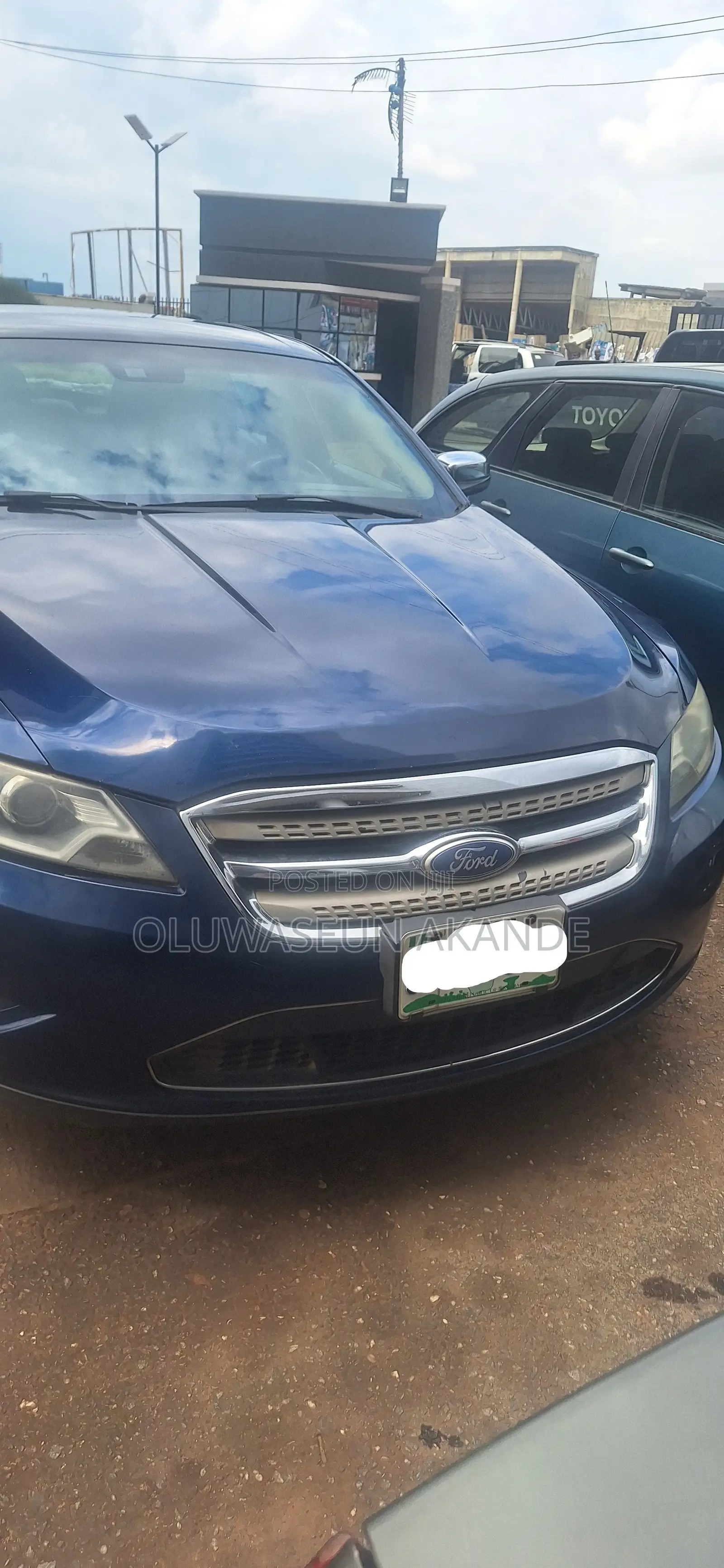 Ford Taurus Limited 2012 Blue