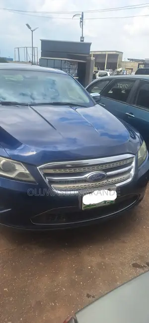 Ford Taurus Limited 2012 Blue