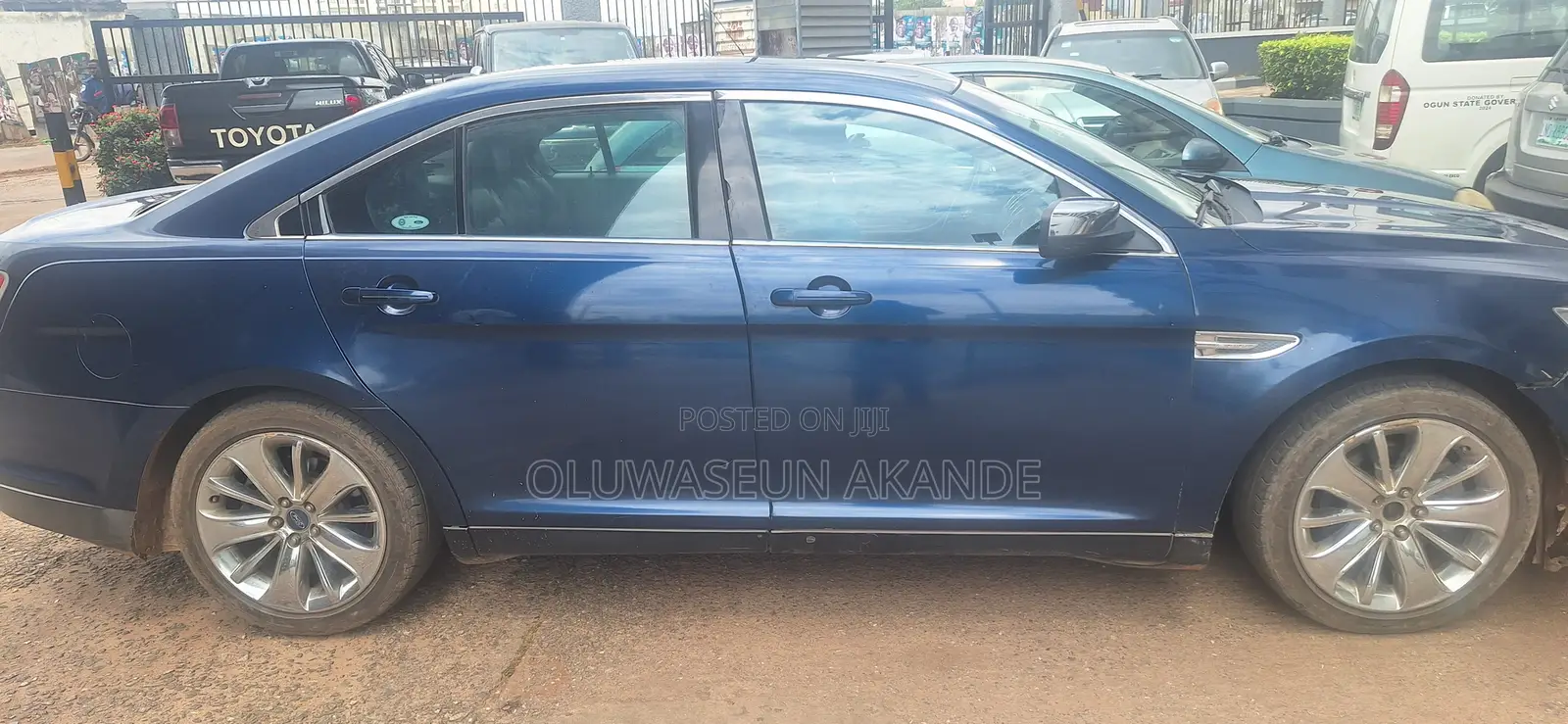 Ford Taurus Limited 2012 Blue