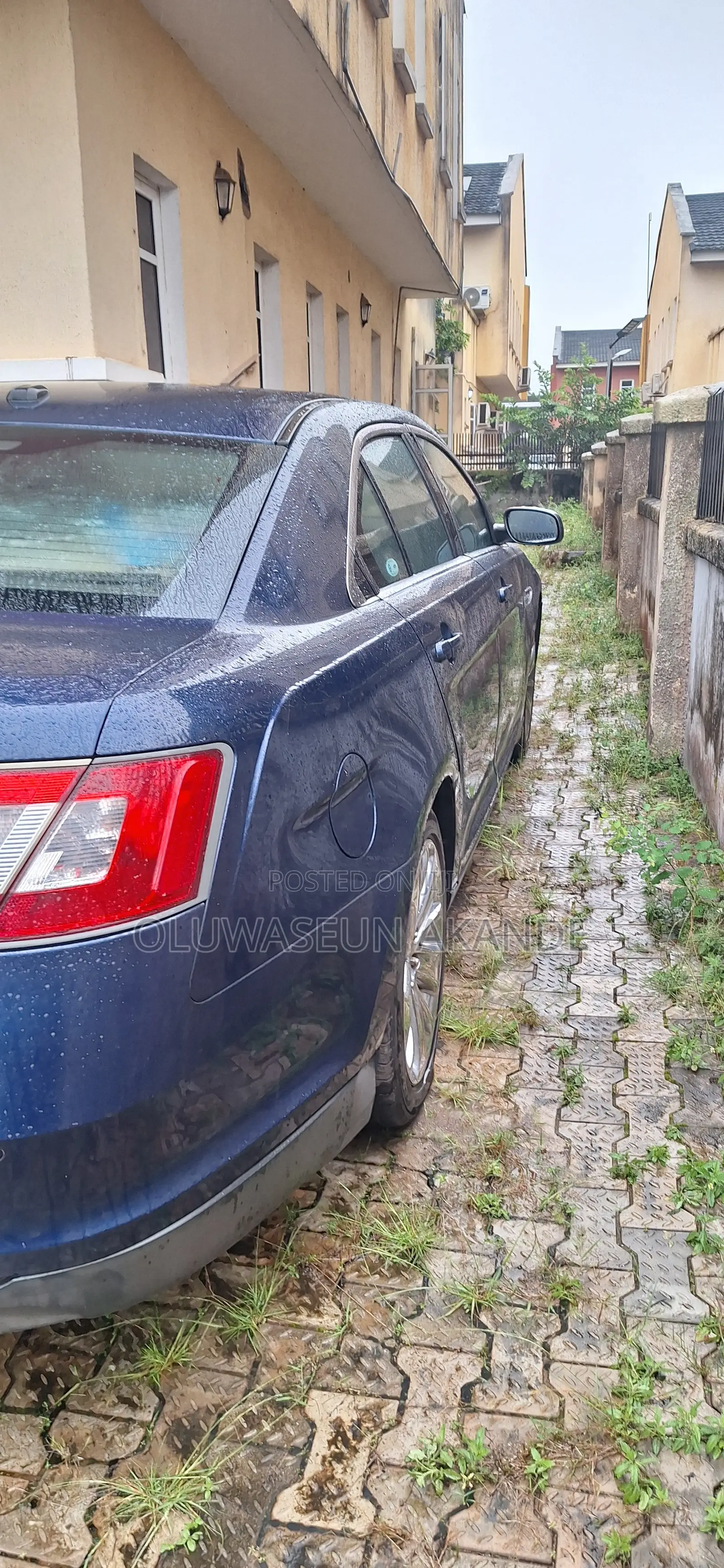 Ford Taurus Limited 2012 Blue