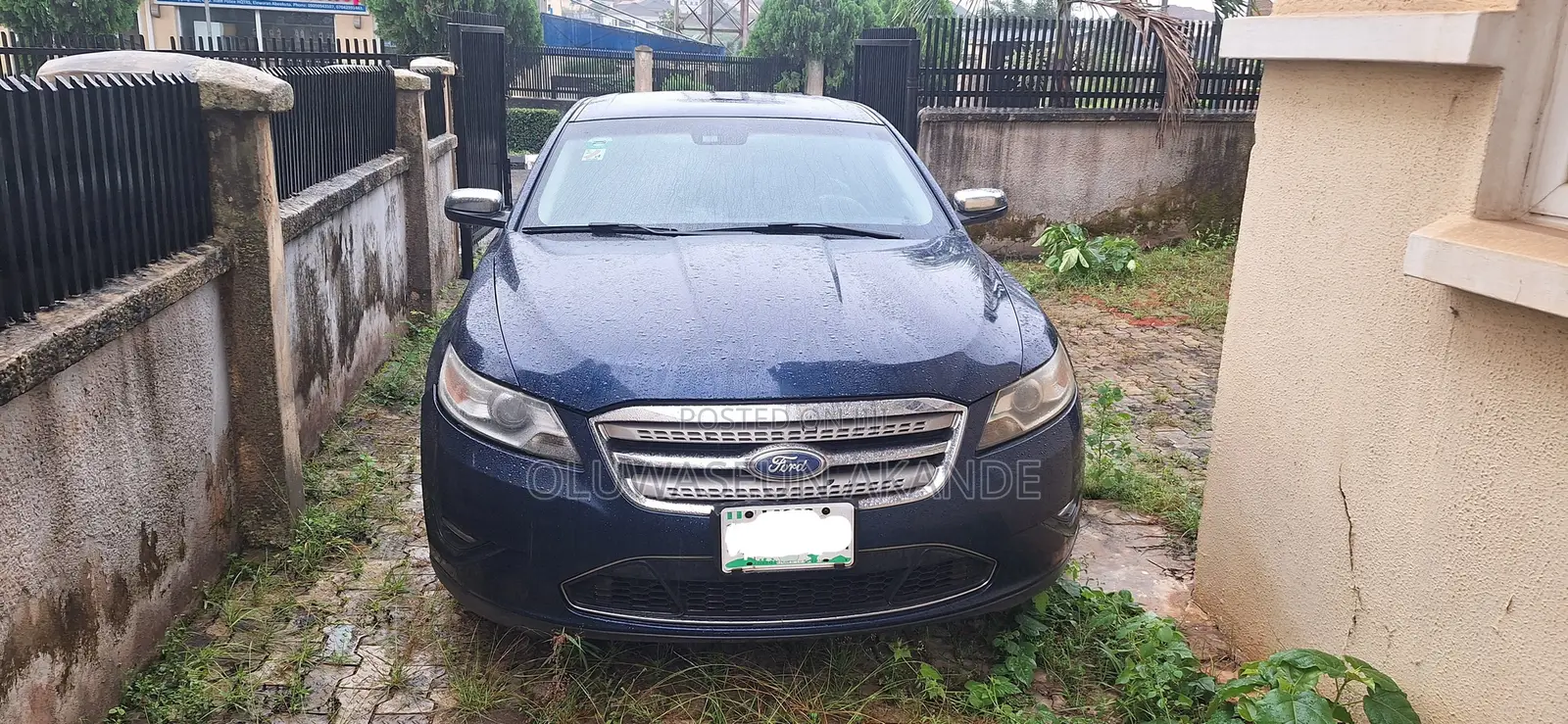 Ford Taurus Limited 2012 Blue