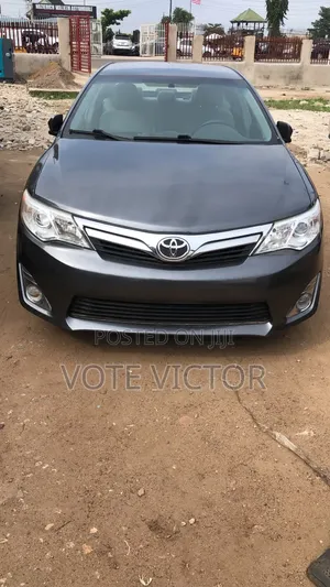 Toyota Camry XLE 4dr Sedan (2.5L 4cyl 6A) 2014 Gray