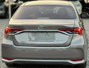 Toyota Corolla XSE 2023 Gold