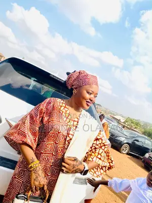 I Sell Good Fabrics, Laces and Ankara