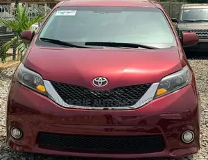 Toyota Sienna XLE Premium 8 Passenger (3.5L 6cyl 6A) 2016 Red