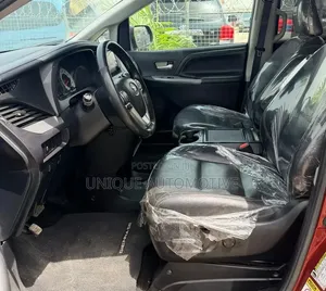 Toyota Sienna XLE Premium 8 Passenger (3.5L 6cyl 6A) 2016 Red