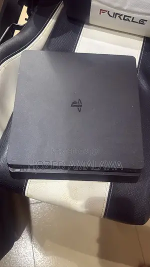 PS4 With 1 Controller and 5 CD Games Available
