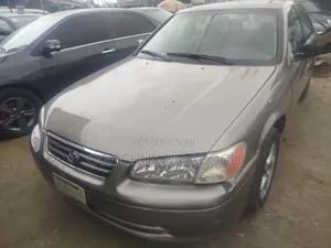 Toyota Camry 2000 Gray