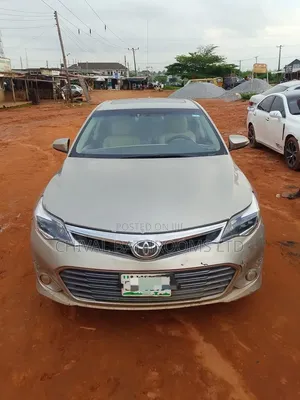 Toyota Avalon Limited Sedan FWD (3.5L 6cyl 6A) 2013 Gold