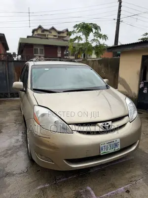 Toyota Sienna LE AWD 2006 Gold