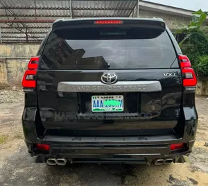 Toyota Land Cruiser Prado 2022 Black