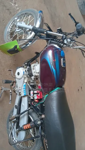 New Bajaj Boxer BM100ES 2026 Red