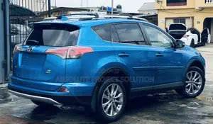 Toyota RAV4 SE AWD (2.5L 4cyl 6A) 2017 Blue