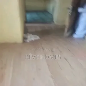 Mini Flat in Adekunle for rent