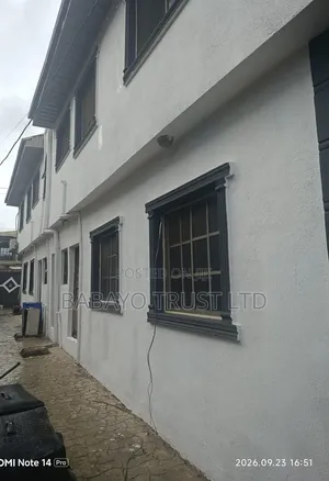 8bdrm Block of Flats in Igando / Ikotun/Igando for sale