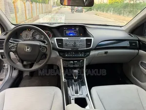 Honda Accord LX 4dr Sedan FWD (2.4L 4cyl 2A) 2017 Silver