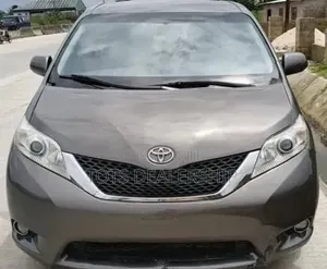 Toyota Sienna LE 7 Passenger 2011 Gray