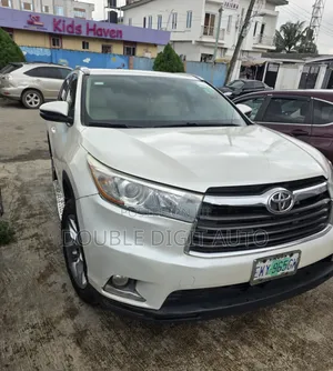Toyota Highlander LE 4dr SUV (3.5L 6cyl 6A) 2015 White