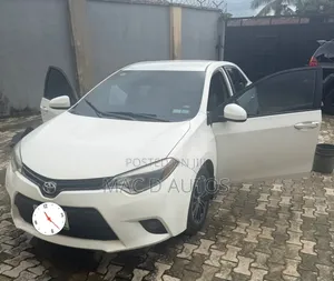 Toyota Corolla LE Eco 4dr Sedan (1.8L 4cyl CVT) 2015 White