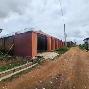 3bdrm Block of Flats in Akuru, Akala Express for sale