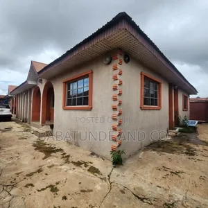 3bdrm Block of Flats in Akuru, Akala Express for sale
