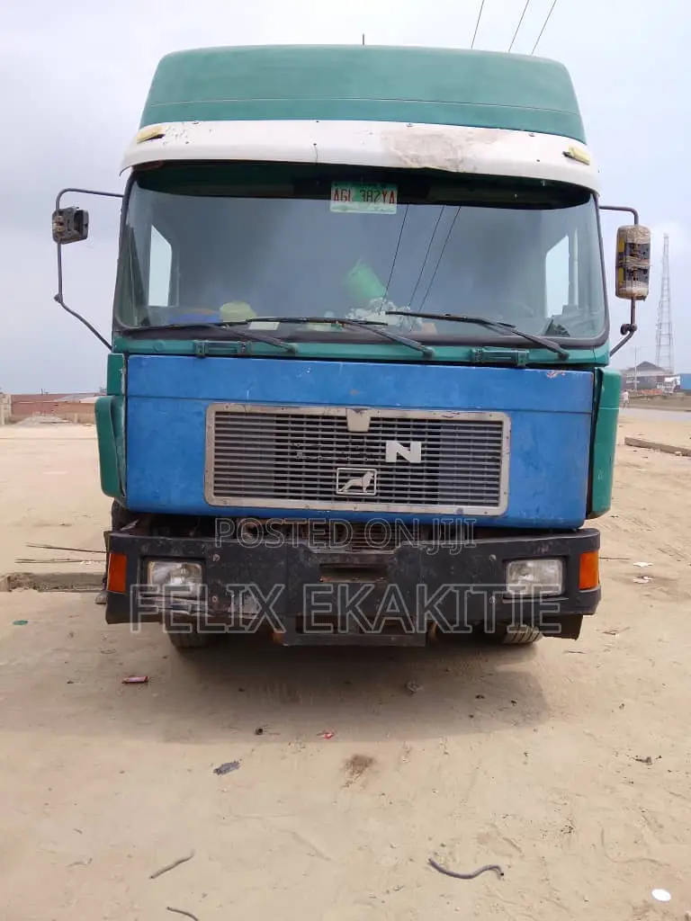 Trailer Head