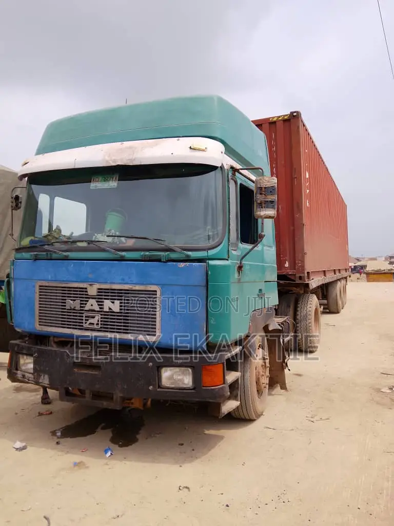 Trailer Head