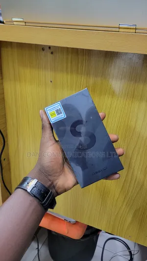 New Samsung Galaxy S22 5G 256 GB Green