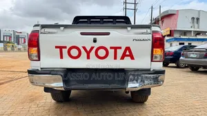 Toyota Hilux SR5 4x4 2019 White